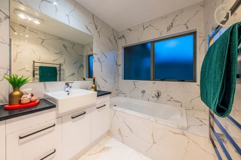 Photo of property in 71 Medvale Avenue, Flat Bush, Auckland, 2019