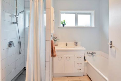 Photo of property in 4 Seabar Place, Glen Eden, Auckland, 0602