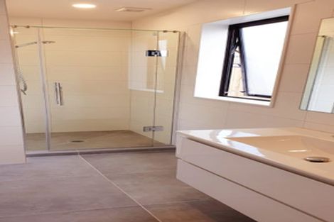 Photo of property in 2b Wendell Place, Greenlane, Auckland, 1061