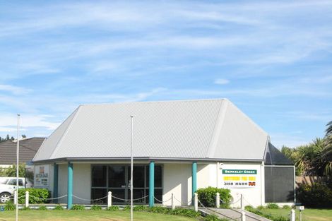 Photo of property in 35 Aston Drive, Waimairi Beach, Christchurch, 8083