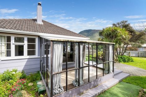 Photo of property in 27 Oxford Street, Picton, 7220