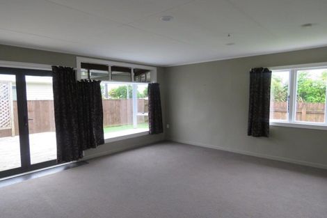 Photo of property in 15 York Crescent, Westown, New Plymouth, 4310
