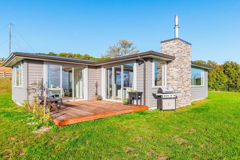 Photo of property in 5 Glendas Way, Acacia Bay, Taupo, 3385