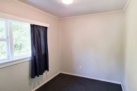 Photo of property in 11 Glanmire Road, Newlands, Wellington, 6037