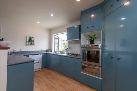 Photo of property in 32 Oxford Street, Tawa, Wellington, 5028