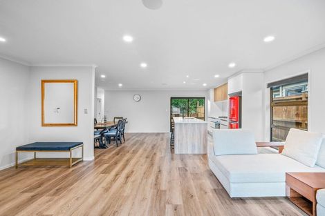 Photo of property in 4 Raoriki Road, Pukekohe, 2120