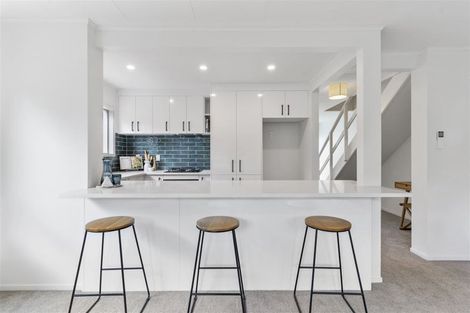 Photo of property in 2/3 Lambrown Drive, Totara Vale, Auckland, 0629