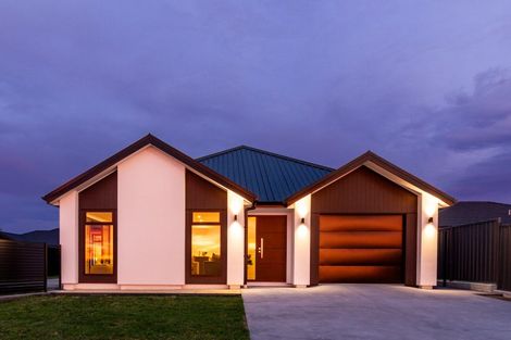 Photo of property in 98 Eriksen Road, Te Awa, Napier, 4110