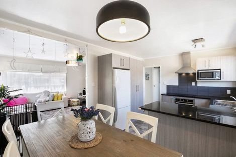 Photo of property in 1/6 Silver Creek Road, Weymouth, Auckland, 2103