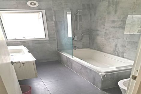 Photo of property in 685 Beach Road, Rothesay Bay, Auckland, 0630