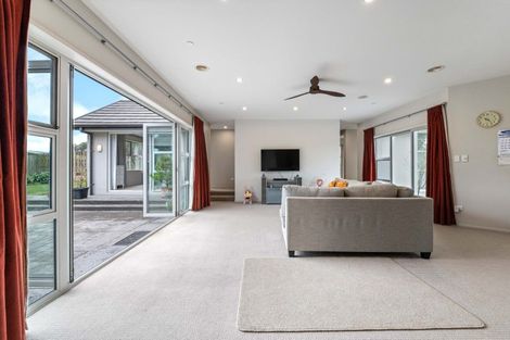 Photo of property in 4 Links Drive, Waiwhakaiho, New Plymouth, 4312