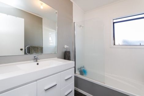 Photo of property in 27 Tiller Close, Kelvin Grove, Palmerston North, 4414