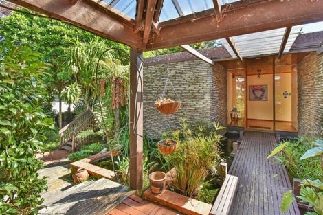 Photo of property in 30 Scenic Drive, Hillpark, Auckland, 2102