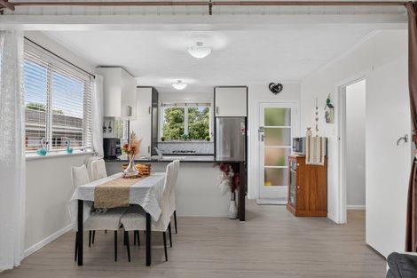 Photo of property in 209b Edmonton Road, Te Atatu South, Auckland, 0610