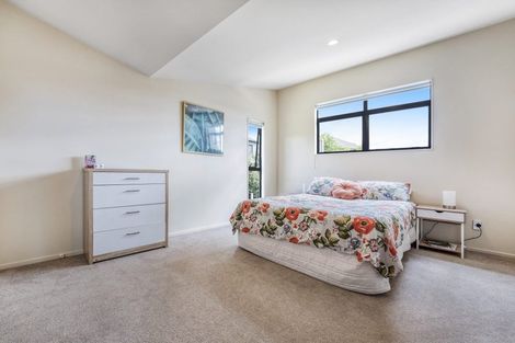 Photo of property in 23 Malin Place, Pinehill, Auckland, 0632