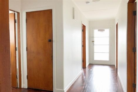 Photo of property in 81 Woodglen Road, Glen Eden, Auckland, 0602