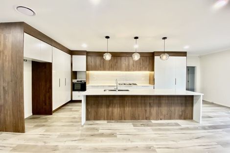 Photo of property in 5 Cloonlyon Drive, Flat Bush, Auckland, 2019