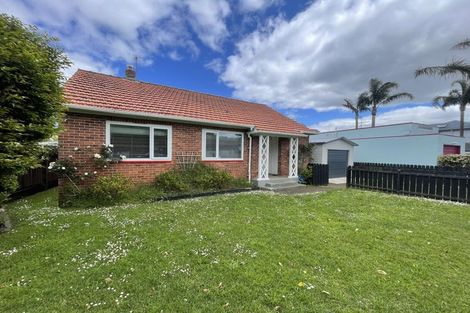 Photo of property in 25 Queensway, Three Kings, Auckland, 1024