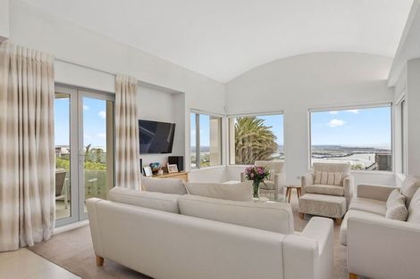 Photo of property in 32 Drayton Drive, Mount Pleasant, Christchurch, 8081