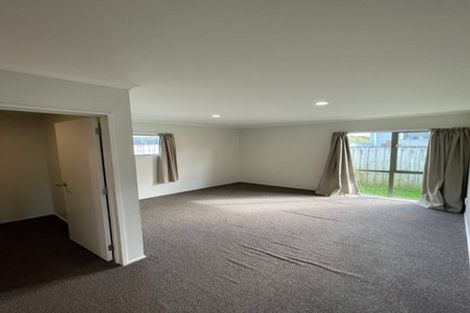 Photo of property in 1/60 Riverpark Crescent, Henderson, Auckland, 0610