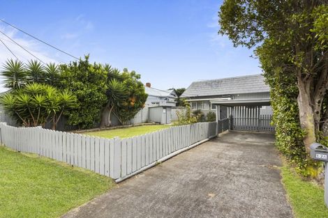 Photo of property in 1/2a Eskdale Road, Birkdale, Auckland, 0626