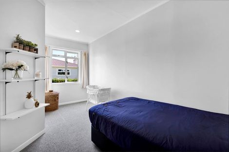 Photo of property in 10 York Crescent, Westown, New Plymouth, 4310