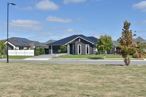 Photo of property in 32 Watkins Drive, Rangiora, 7400