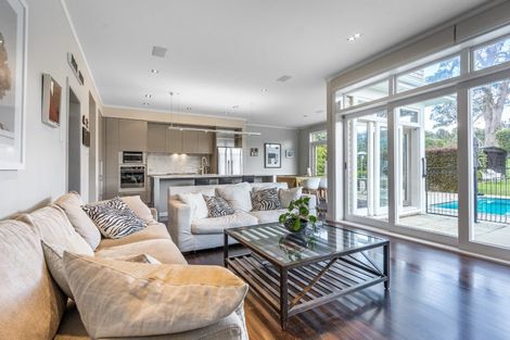 Photo of property in 1 Maungakiekie Avenue, Greenlane, Auckland, 1051