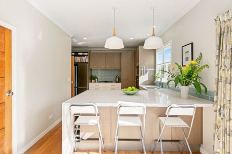 Photo of property in 16 Narbada Crescent, Khandallah, Wellington, 6035