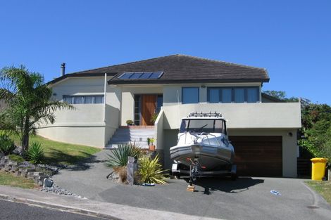 Photo of property in 2/18 Teal Crescent, Beach Haven, Auckland, 0626