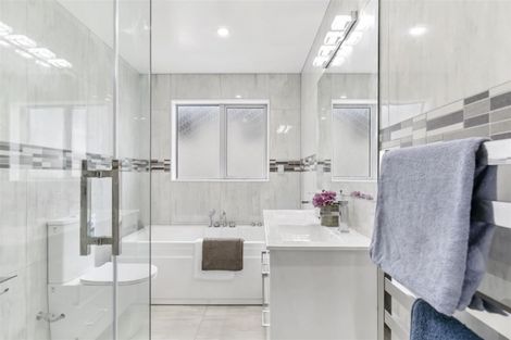 Photo of property in 114b Everglade Drive, Totara Heights, Auckland, 2105