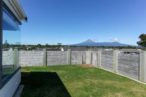Photo of property in 13 Sandel Rise, Merrilands, New Plymouth, 4312