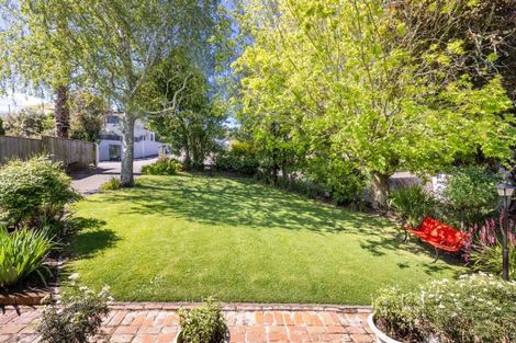 Photo of property in 2 Cobden Crescent, Bluff Hill, Napier, 4110