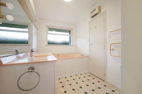 Photo of property in 9 Laingholm Drive, Laingholm, Auckland, 0604