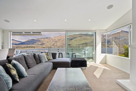 Photo of property in Lakeview Heights, 2/124 Lismore Street, Wanaka, 9305