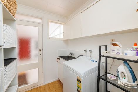 Photo of property in 1 Chilton Grove, Hokowhitu, Palmerston North, 4410