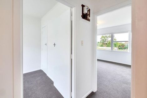 Photo of property in 2/16 Blacklock Avenue, Henderson, Auckland, 0612