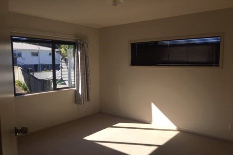 Photo of property in 1/282 East Coast Road, Forrest Hill, Auckland, 0620
