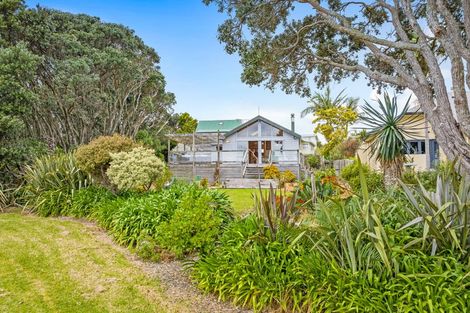Photo of property in 38 Pacific Parade, Army Bay, Whangaparaoa, 0930