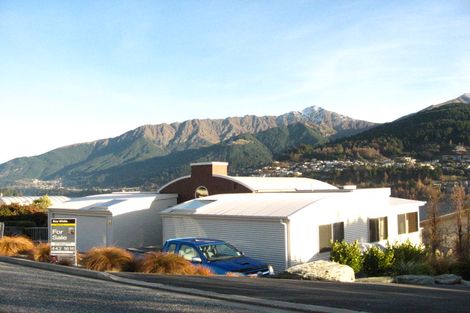 Photo of property in 13 Mincher Road, Kelvin Heights, Queenstown, 9300