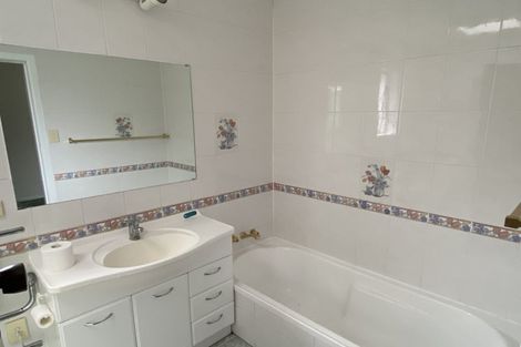 Photo of property in 98 Hillsborough Road, Hillsborough, Auckland, 1042