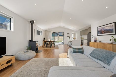 Photo of property in 39 Drysdale Road, Jacks Point, 9371