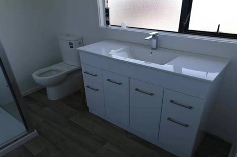 Photo of property in 1/3 Valecrest Place, Bayview, Auckland, 0629