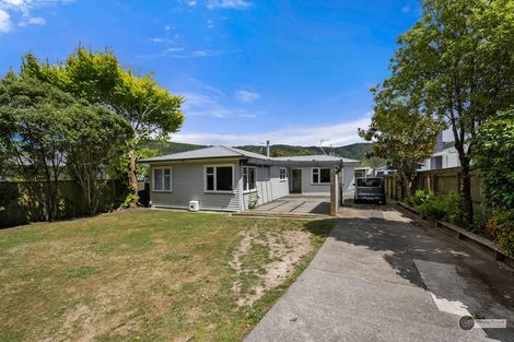 Photo of property in 32 Coast Road, Wainuiomata, Lower Hutt, 5014