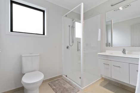 Photo of property in 42 Feist Street, Carterton, 5713