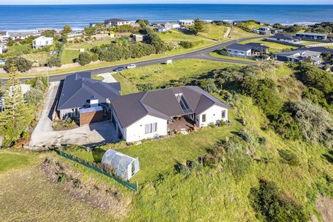 Photo of property in 12 Longbeach Drive, Castlecliff, Whanganui, 4501