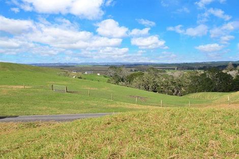Photo of property in 1088 South Head Road, South Head, Helensville, 0874