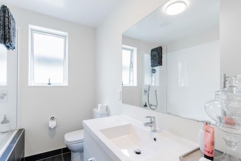 Photo of property in 5 Stitchbird Crescent, Papakura, 2110