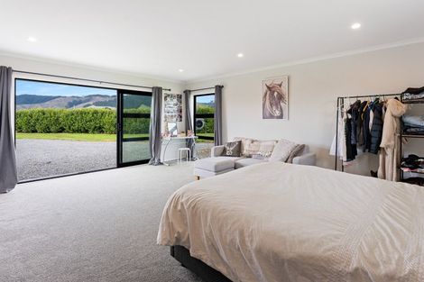 Photo of property in 10 Oriwa Lane, Levin, 5571