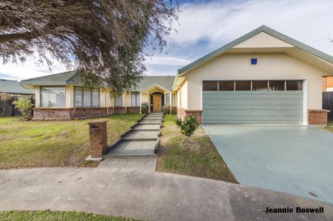 Photo of property in 30 Caroline Crescent, Highbury, Palmerston North, 4412